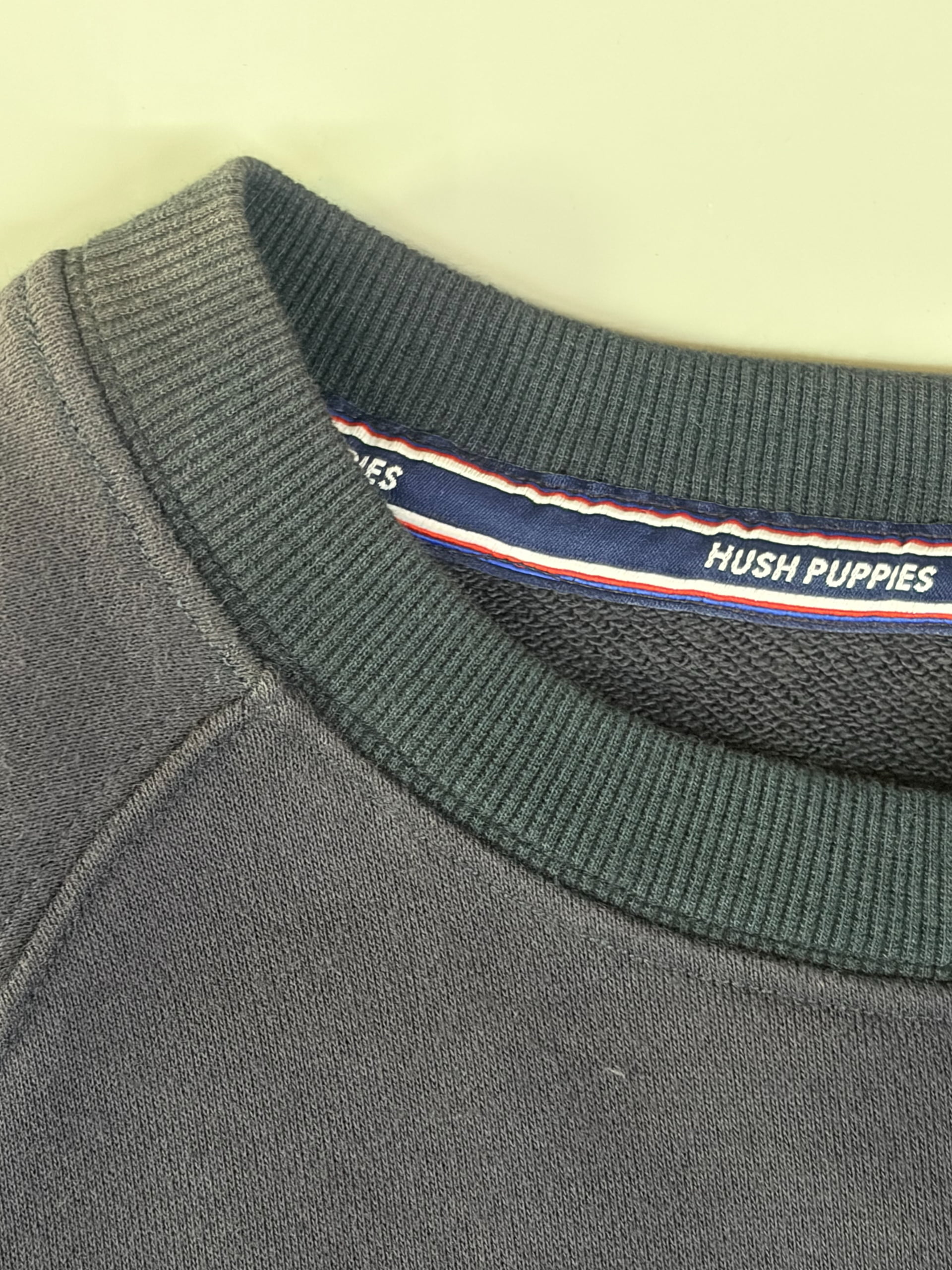 Crewneck sweatshirt rib neckband detail