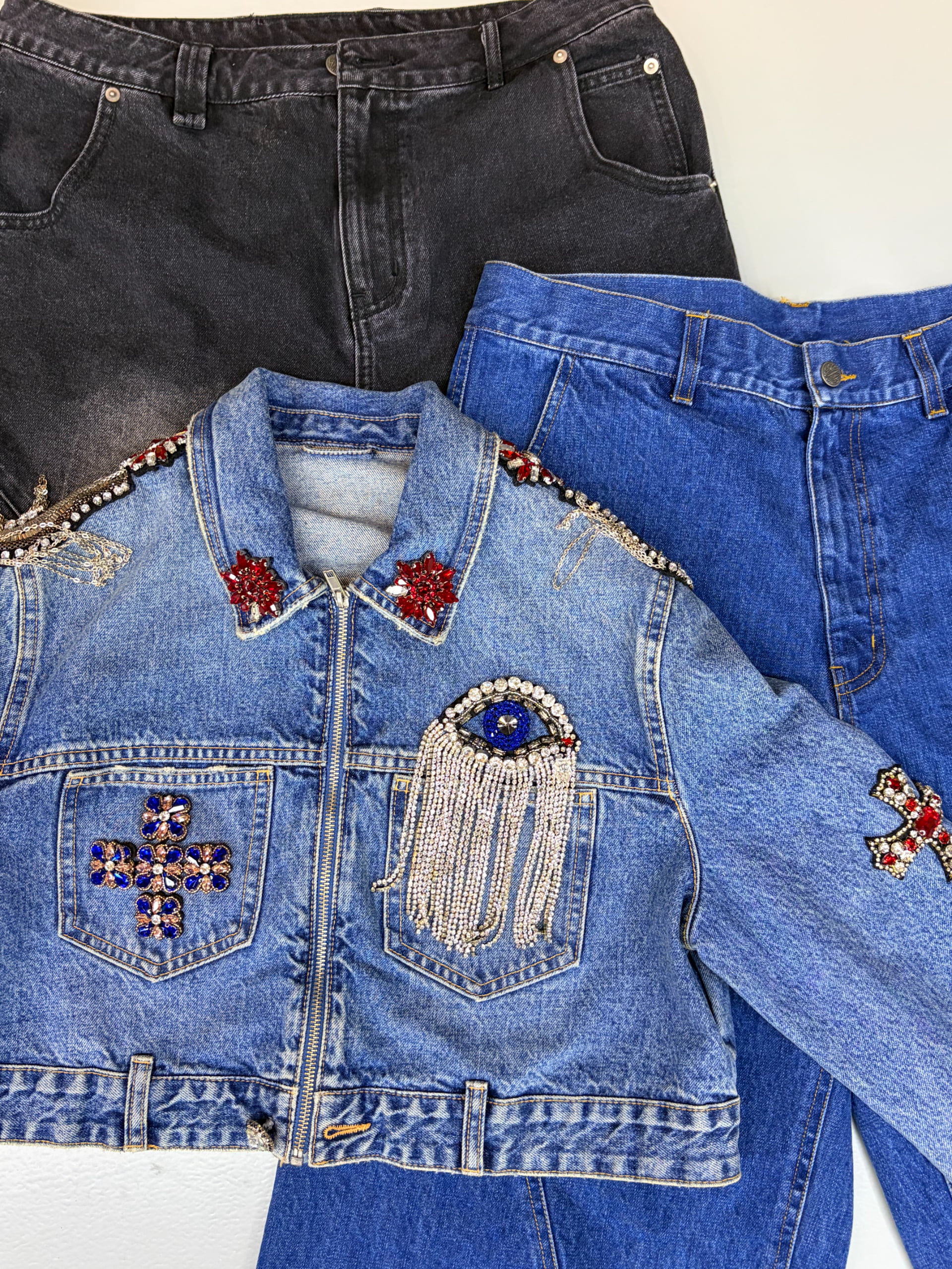Custom denim manufacturer for fashion brands