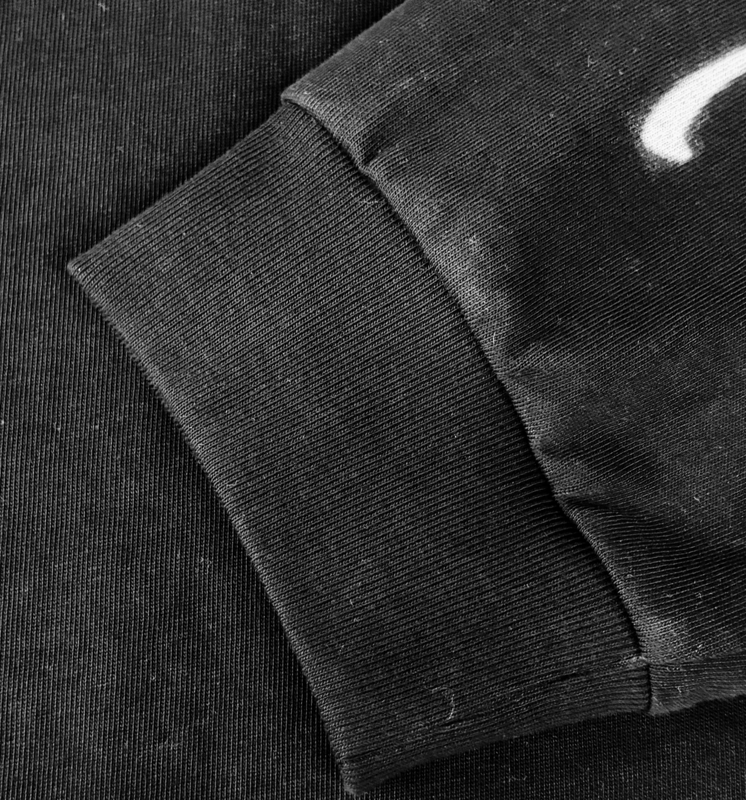 Long-sleeve T-shirt ribbed cuff construction detail