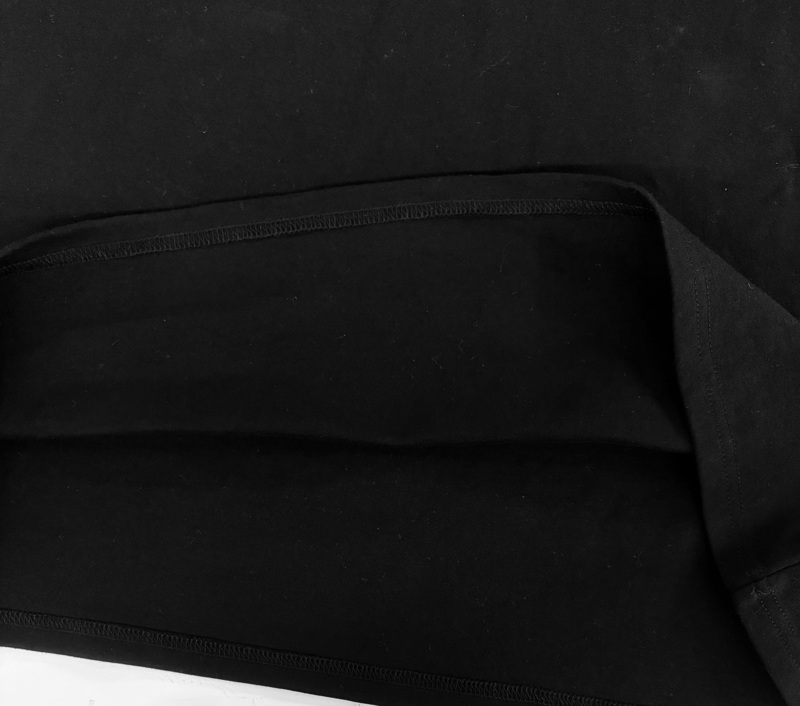 Short-sleeve T-shirt hem and cuff finish