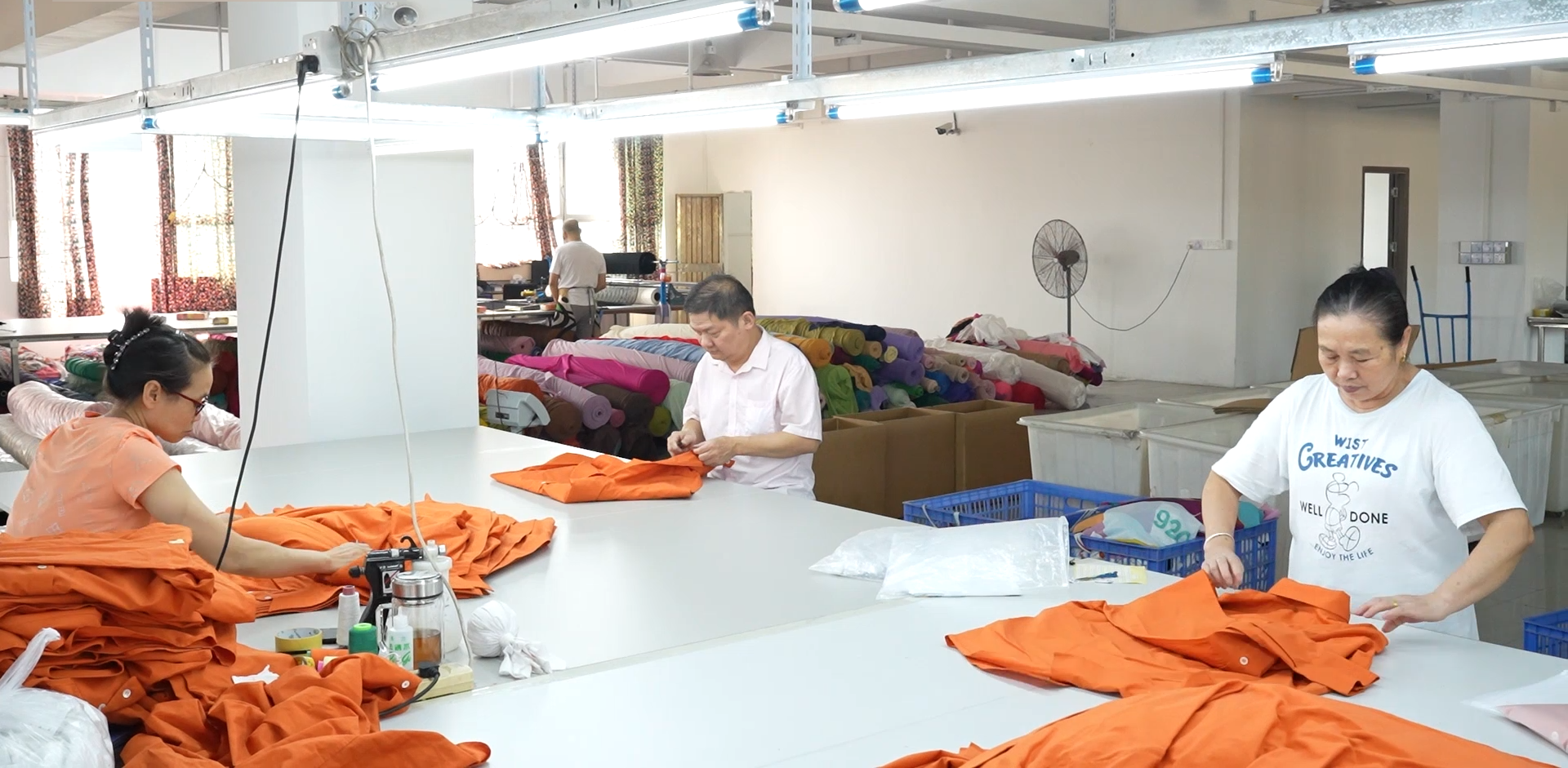 Garment folding for clothing packaging